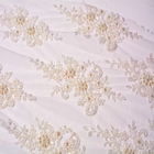 A tela branca nupcial do laço do casamento do bordado personalizada perlou o poliéster de 20%
