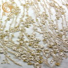 O laço do bordado de máquina da largura do ouro 140cm personalizou a tela do laço para vestidos