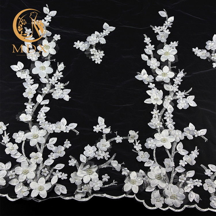 O tule nupcial do casamento ata a guarnição 25cm com a decoração da flor 3D com grânulos